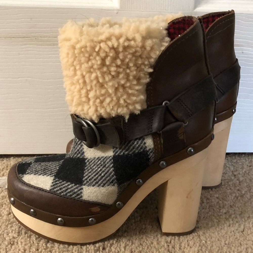 🚫SOLD🚫Buffalo Check Woolrich Artist Booties